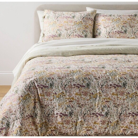 BUNDLE Studio McGee Queen Bedding Reversible Floral Comforter& Scalloped Sheets - Picture 3 of 13